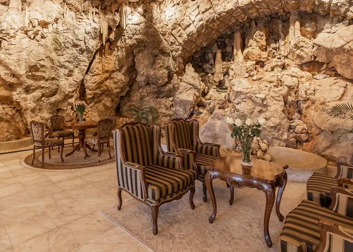 Bellevue - By Liburnia & מלון אופטיה